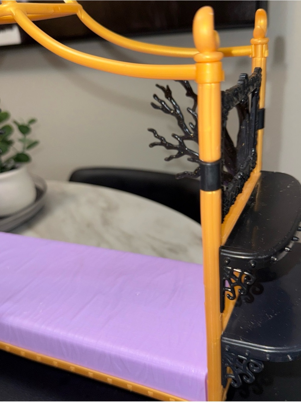 Monster High purple black bed - Picture 5 of 5